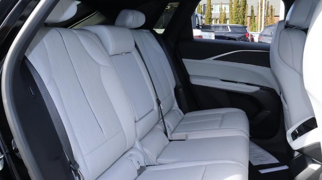 2024 Cadillac LYRIQ Luxury 1