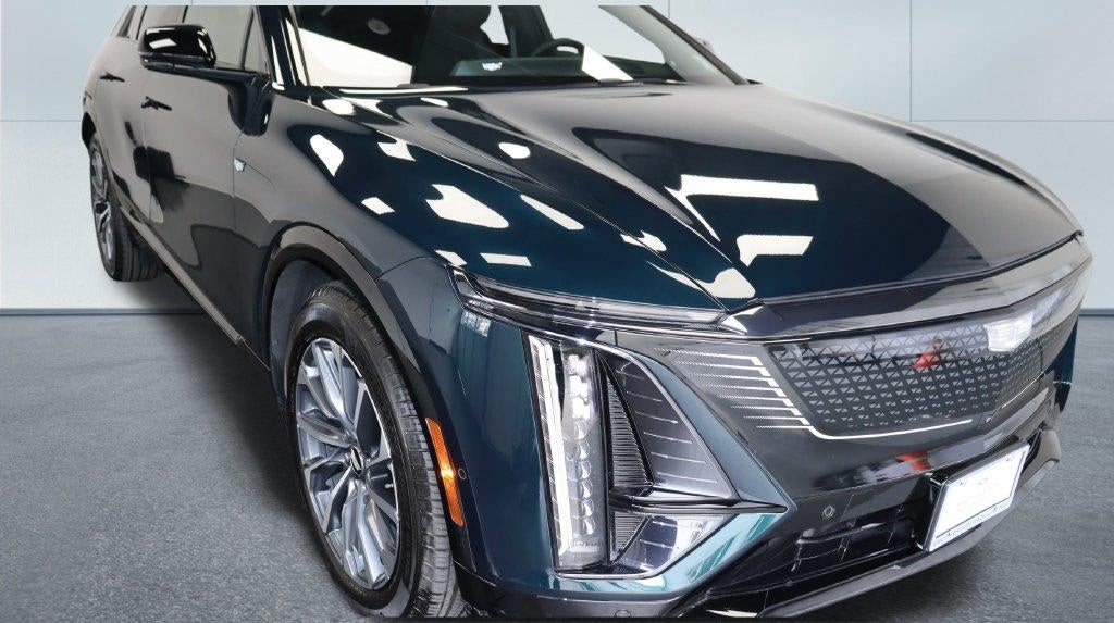 2024 Cadillac LYRIQ Sport 2