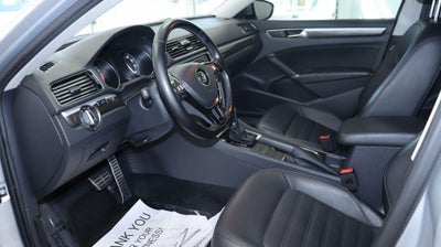 2018 Volkswagen Passat 2.0T SEL Premium