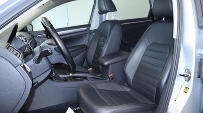 2018 Volkswagen Passat 2.0T SEL Premium