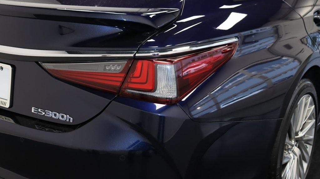 2020 Lexus ES 300h Luxury