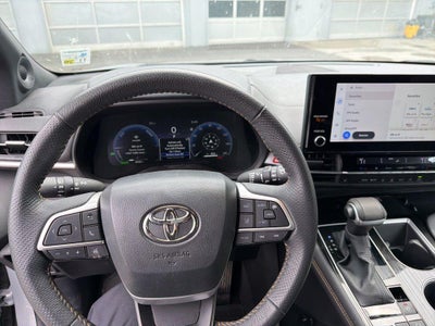 2025 Toyota Sienna Woodland Edition