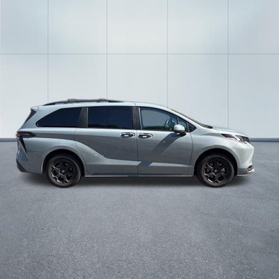 2025 Toyota Sienna Woodland Edition