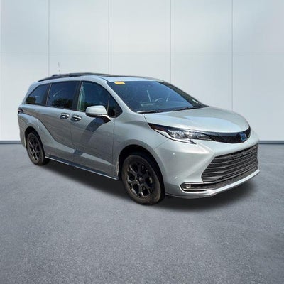 2025 Toyota Sienna Woodland Edition