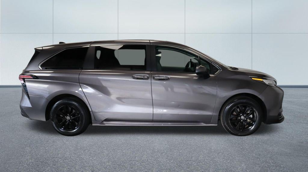 2023 Toyota Sienna LE