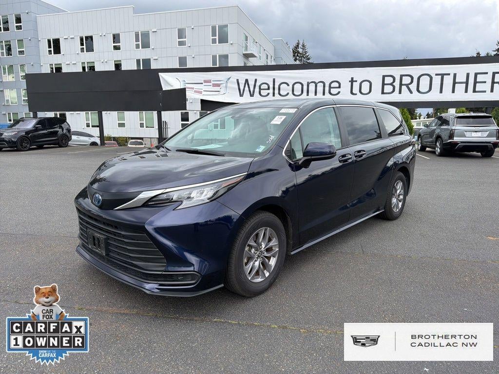 2024 Toyota Sienna LE AWD