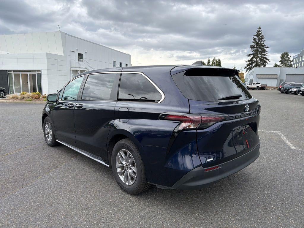 2024 Toyota Sienna LE AWD