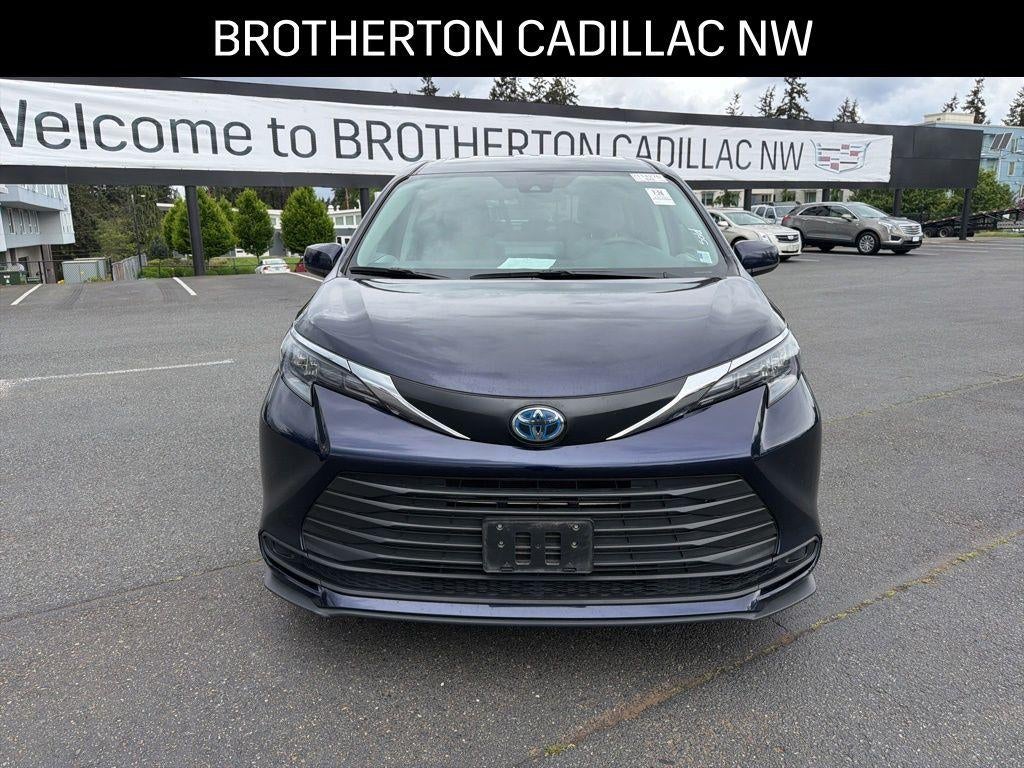 2024 Toyota Sienna LE AWD