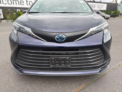 2024 Toyota Sienna LE AWD