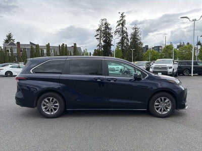 2024 Toyota Sienna LE AWD