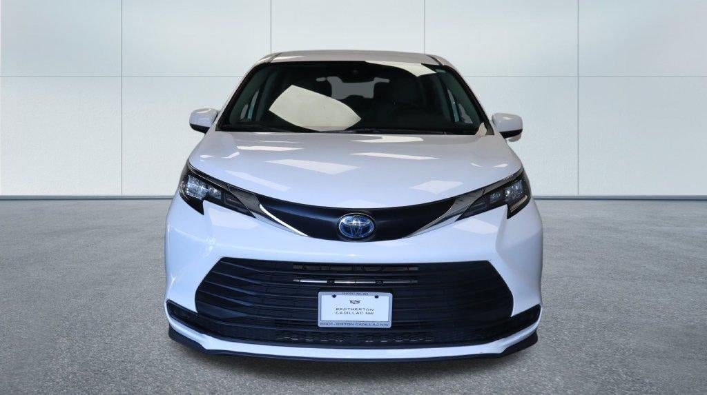 2024 Toyota Sienna LE
