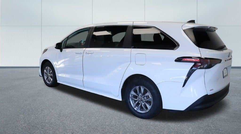 2024 Toyota Sienna LE