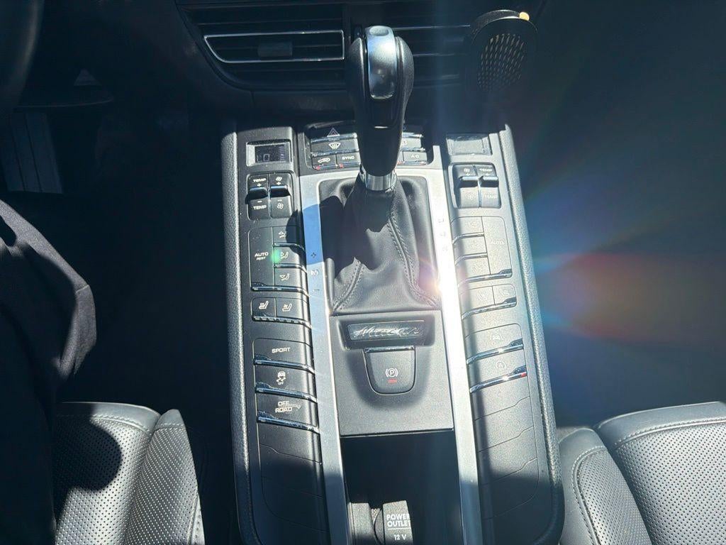 2020 Porsche Macan Base