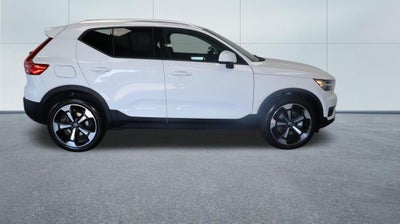 2019 Volvo XC40 Momentum