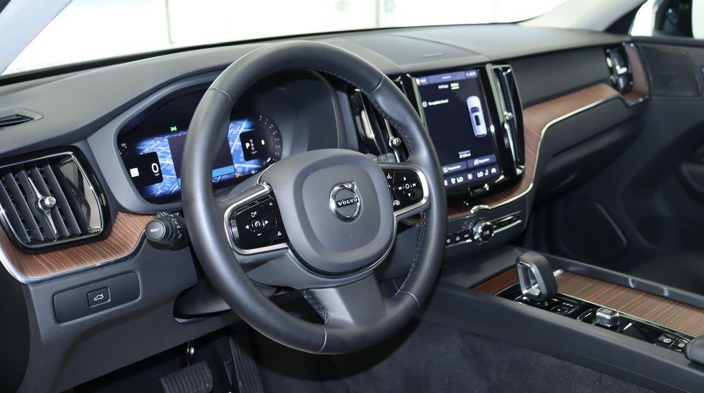 2023 Volvo XC60 B5 Plus Dark Theme