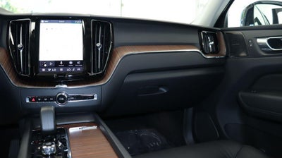 2023 Volvo XC60 B5 Plus Dark Theme