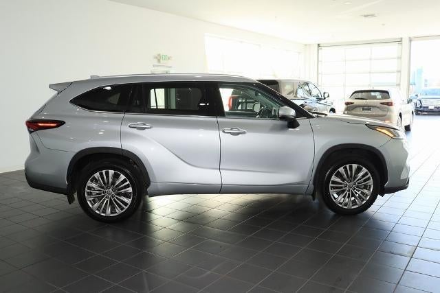 2024 Toyota Highlander Hybrid Platinum