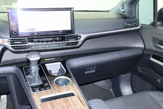 2025 Toyota Sienna Platinum