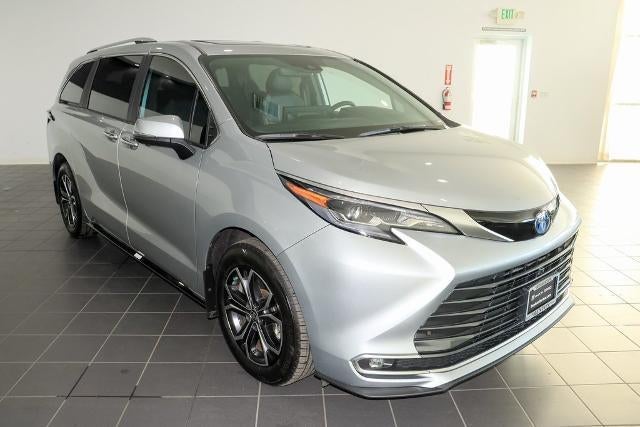 2025 Toyota Sienna Platinum