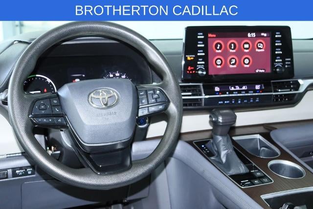 2022 Toyota Sienna LE
