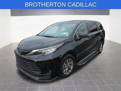2022 Toyota Sienna LE
