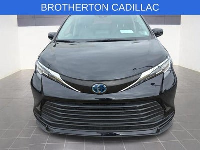 2022 Toyota Sienna LE