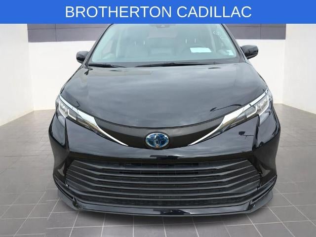 2022 Toyota Sienna LE