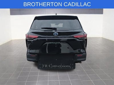 2022 Toyota Sienna LE