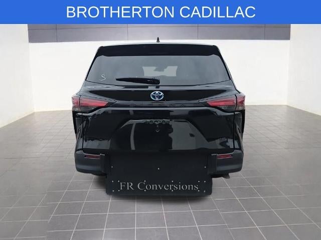 2022 Toyota Sienna LE