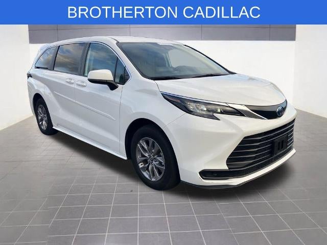 2024 Toyota Sienna LE