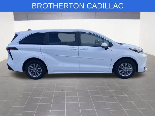 2024 Toyota Sienna LE