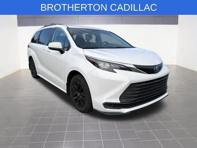 2024 Toyota Sienna LE